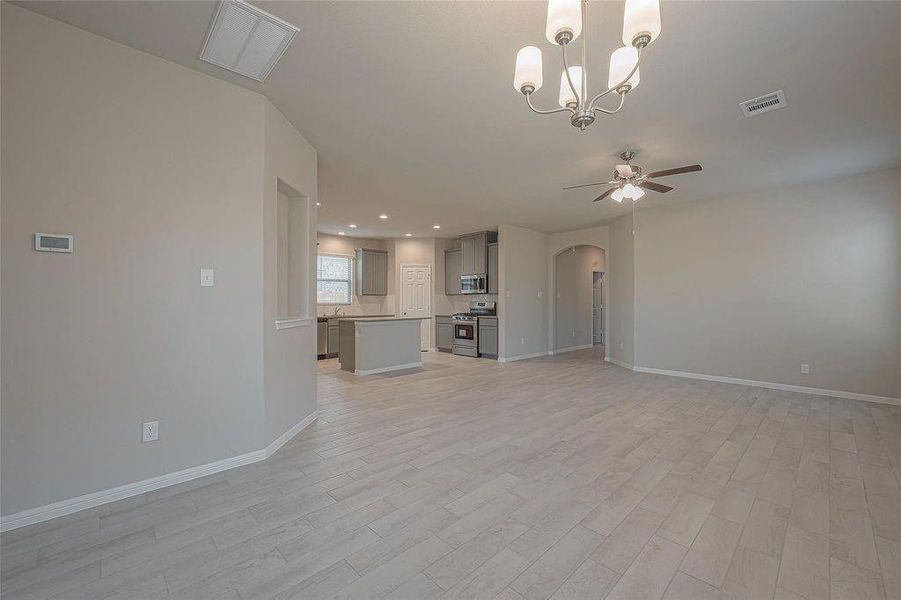 Spacious, unfurnished interior of a new home in Sunterra, Katy (Image 11). Spacious, unfurnished interior of a new home in Sunterra, Katy (Image 11).