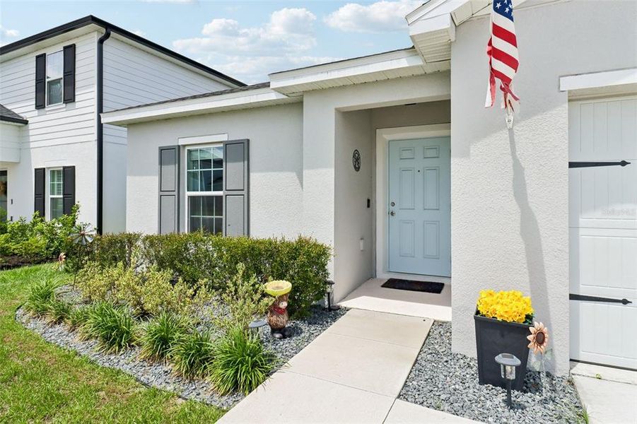 Exterior details and patio area of a home in , Sumterville (Image 4).