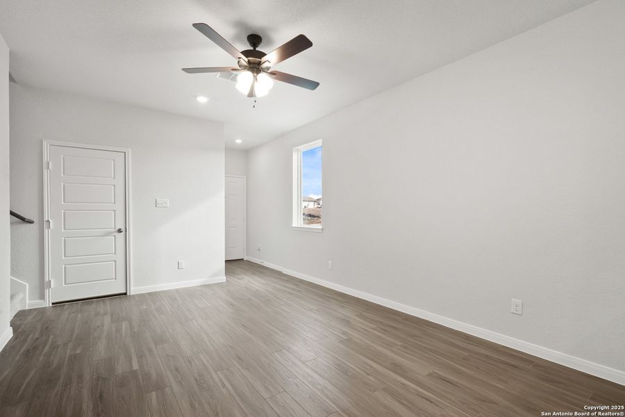 Spacious, unfurnished interior of a new home in Katzer Ranch, Converse (Image 24).