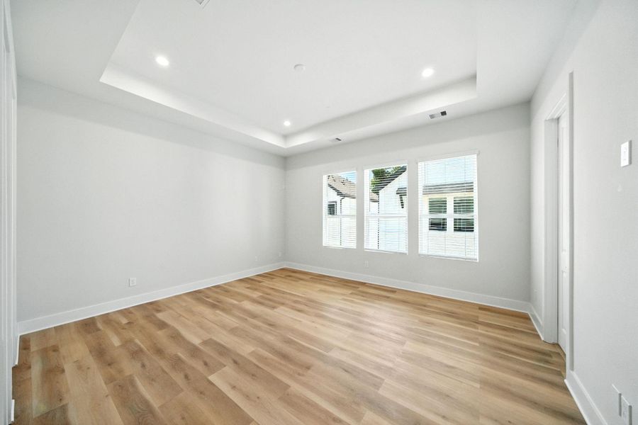 Spacious, unfurnished interior of a new home in Bauer Crossing, Houston (Image 16). Spacious, unfurnished interior of a new home in Bauer Crossing, Houston (Image 16).