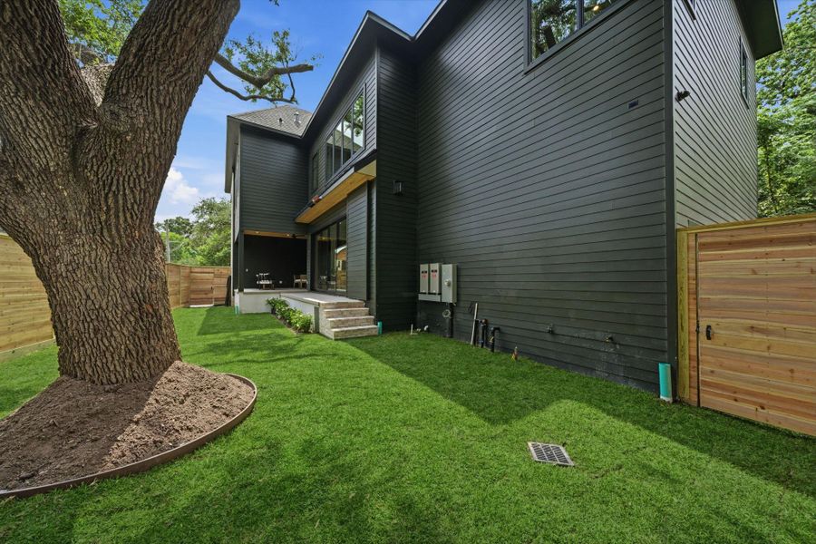 Exterior details and patio area of a home in , Houston (Image 24).