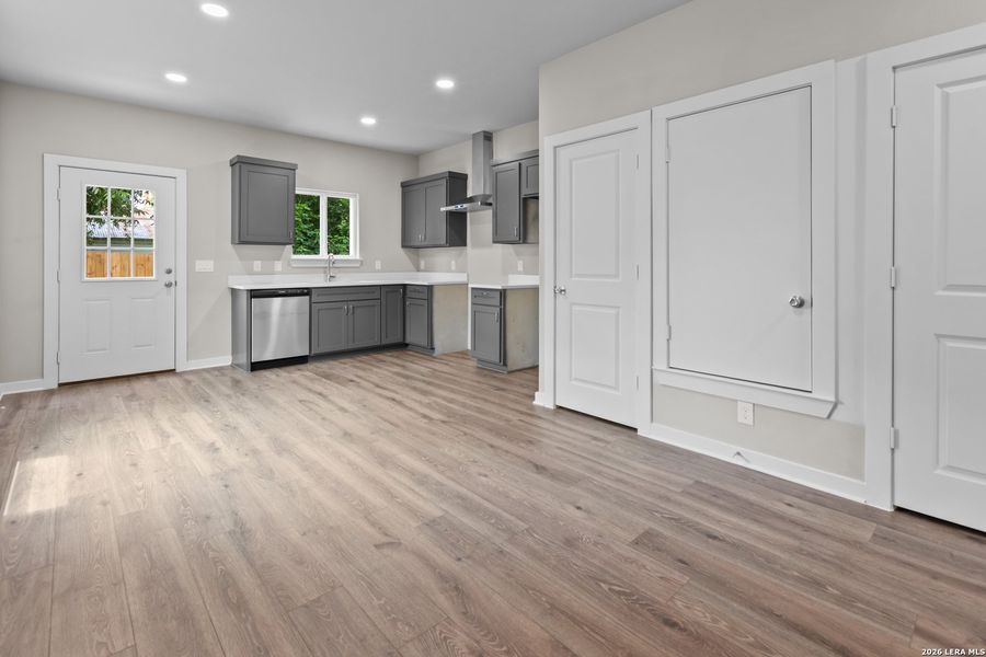 Spacious, unfurnished interior of a new home in , San Antonio (Image 11).