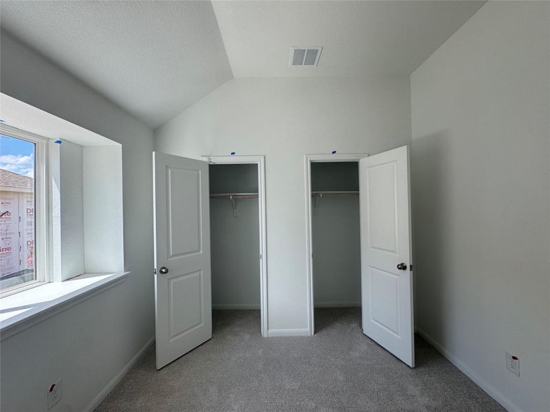 Spacious, unfurnished interior of a new home in Village at Three Oaks, Seguin (Image 13).
