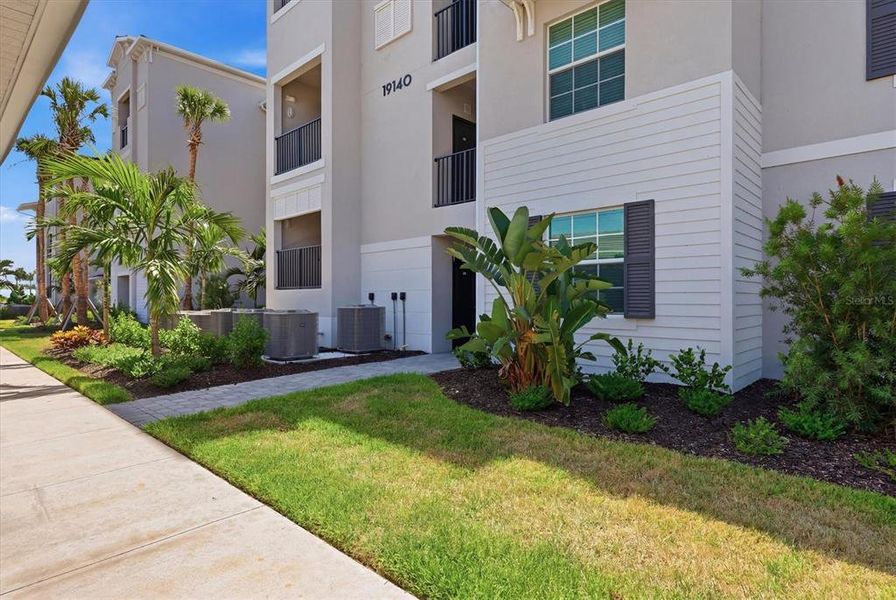 Exterior details and patio area of a home in , Bradenton (Image 22).