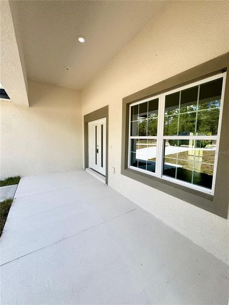Exterior details and patio area of a home in , Dunnellon (Image 25).