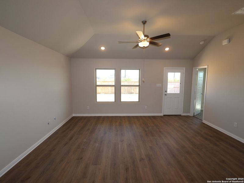Spacious, unfurnished interior of a new home in Agave, San Antonio (Image 14).