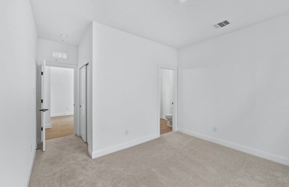 Spacious, unfurnished interior of a new home in Horizon Lake, Leander (Image 37).