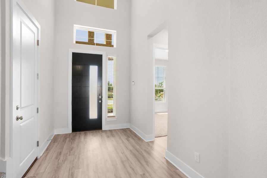 Spacious, unfurnished interior of a new home in Santa Rita Ranch, Liberty Hill (Image 46).