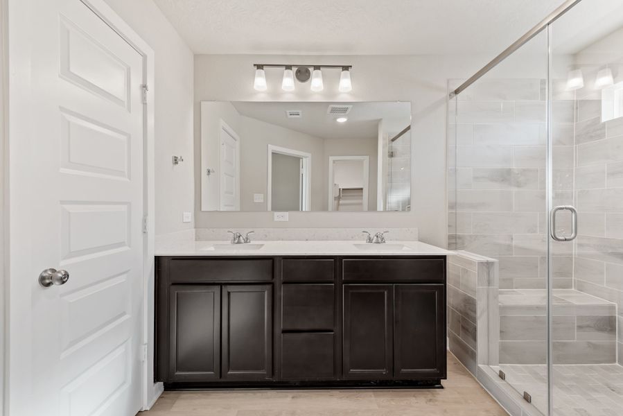 Furnished interior view inside a new home in Rockbridge East, Huntsville (Image 5).