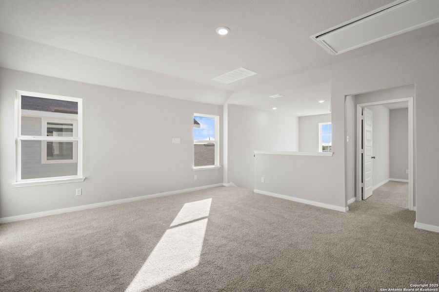 Spacious, unfurnished interior of a new home in Applewhite Meadows, San Antonio (Image 15).