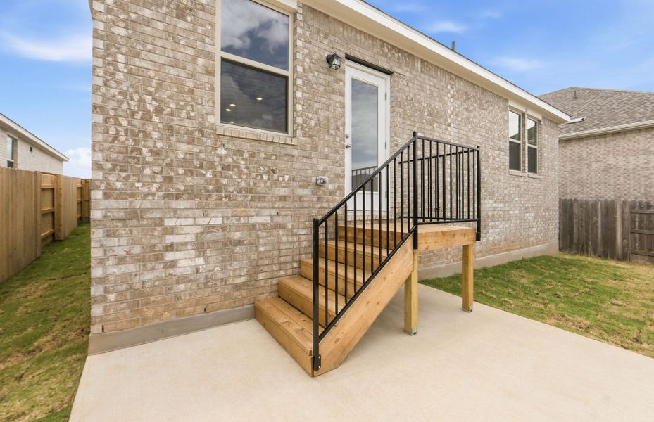 Exterior details and patio area of a home in La Cima, San Marcos (Image 29).