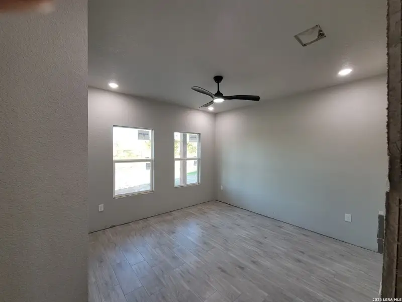 Spacious, unfurnished interior of a new home in , San Antonio (Image 16).