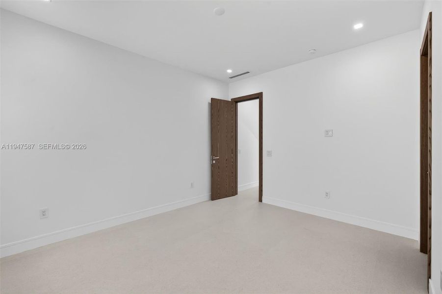 Spacious, unfurnished interior of a new home in , Fort Lauderdale (Image 79).