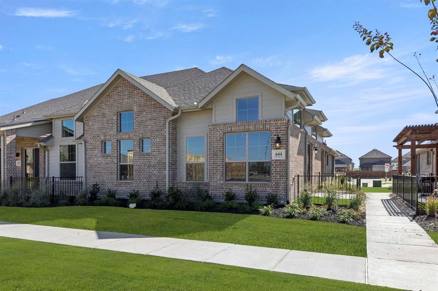 02. 644 Oakridge - Front (2)