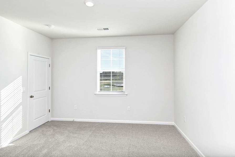 Spacious, unfurnished interior of a new home in Mulberry Landing, Orangeburg (Image 21).