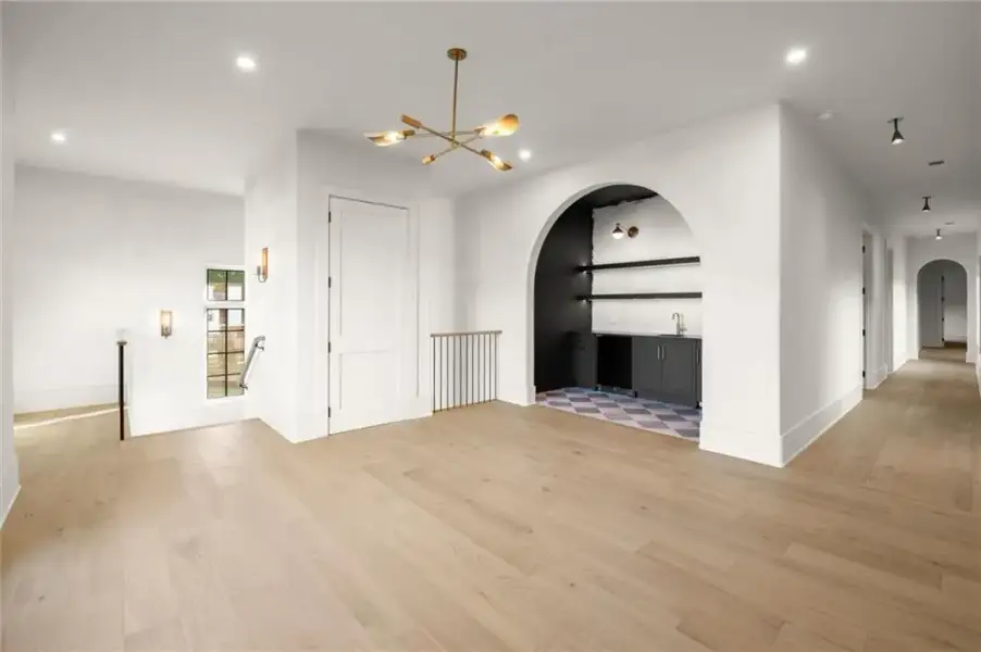 Spacious, unfurnished interior of a new home in , Alpharetta (Image 39).