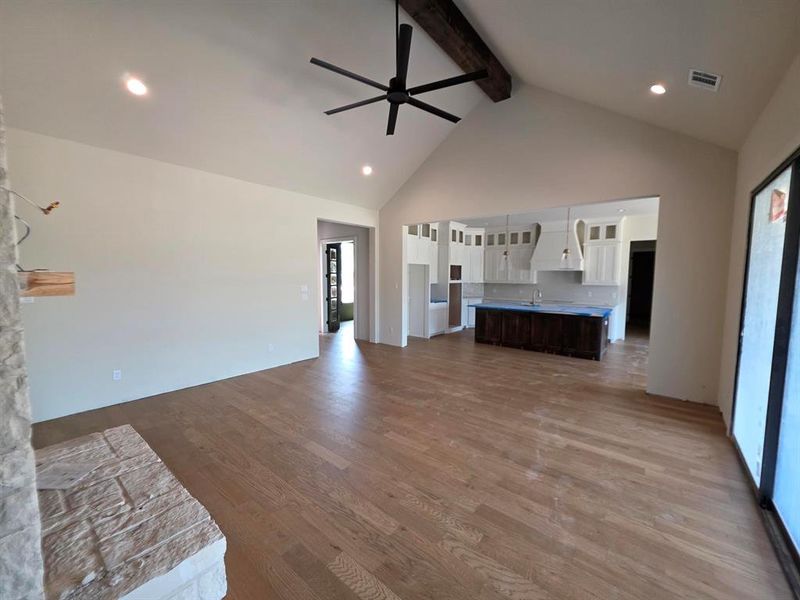 Spacious, unfurnished interior of a new home in Timberview Preserves, Weatherford (Image 4).