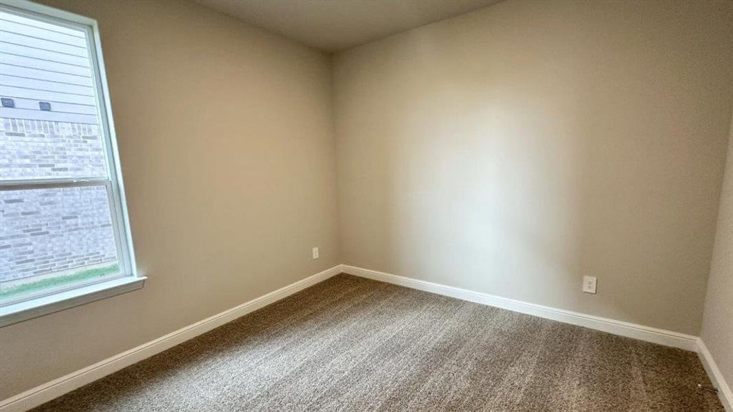 Spacious, unfurnished interior of a new home in Rock Creek Ranch, Fort Worth (Image 11).