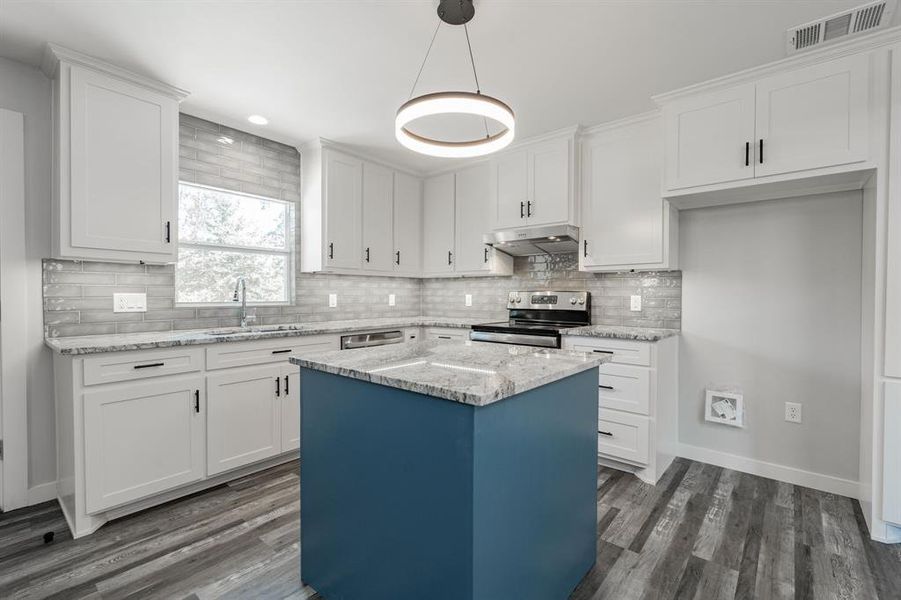 Furnished interior view inside a new home in , Kemp (Image 12).