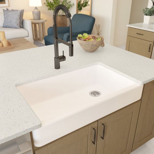 Kitchen with Farmhouse sink