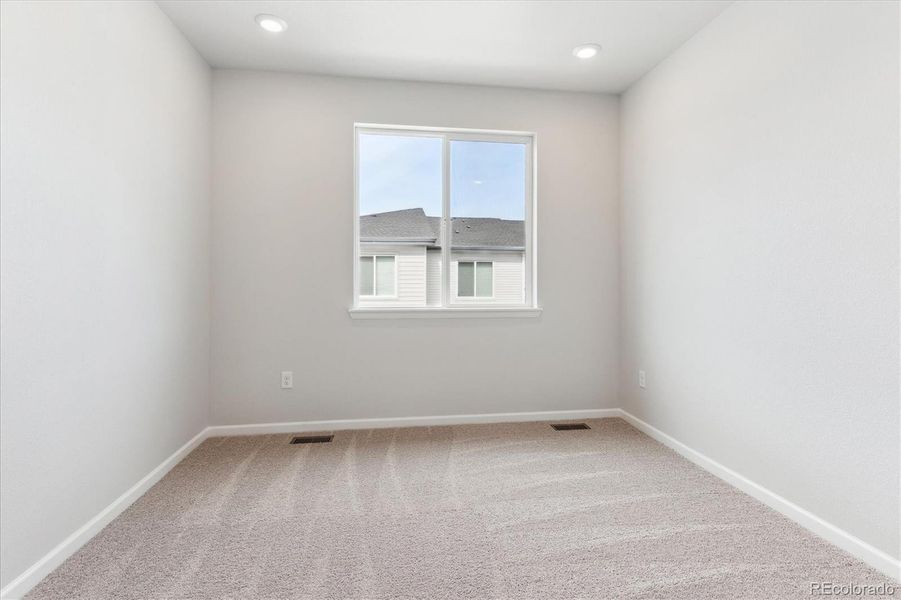 Spacious, unfurnished interior of a new home in Townhome Collection at Grand Vue at Interlocken, Broomfield (Image 11).