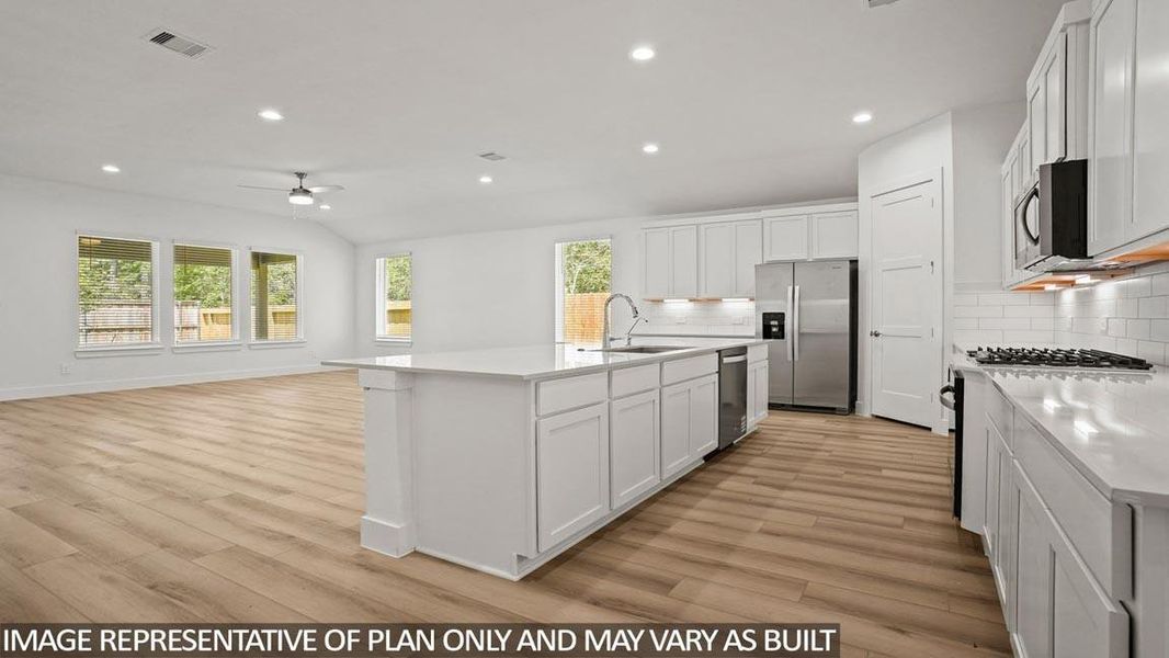 Furnished interior view inside a new home in Silverthorne, Conroe (Image 4).