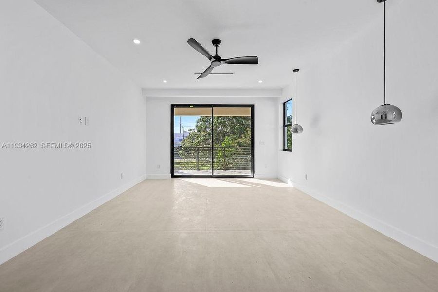 Spacious, unfurnished interior of a new home in , Fort Lauderdale (Image 30).