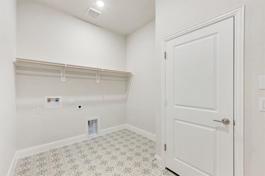 Spacious, unfurnished interior of a new home in The Retreat at North Grove 60, Waxahachie (Image 15). Spacious, unfurnished interior of a new home in The Retreat at North Grove 60, Waxahachie (Image 15).