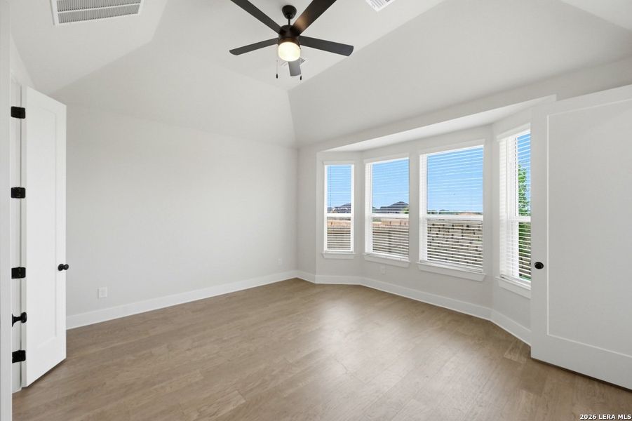 Spacious, unfurnished interior of a new home in Prominence, San Antonio (Image 20).