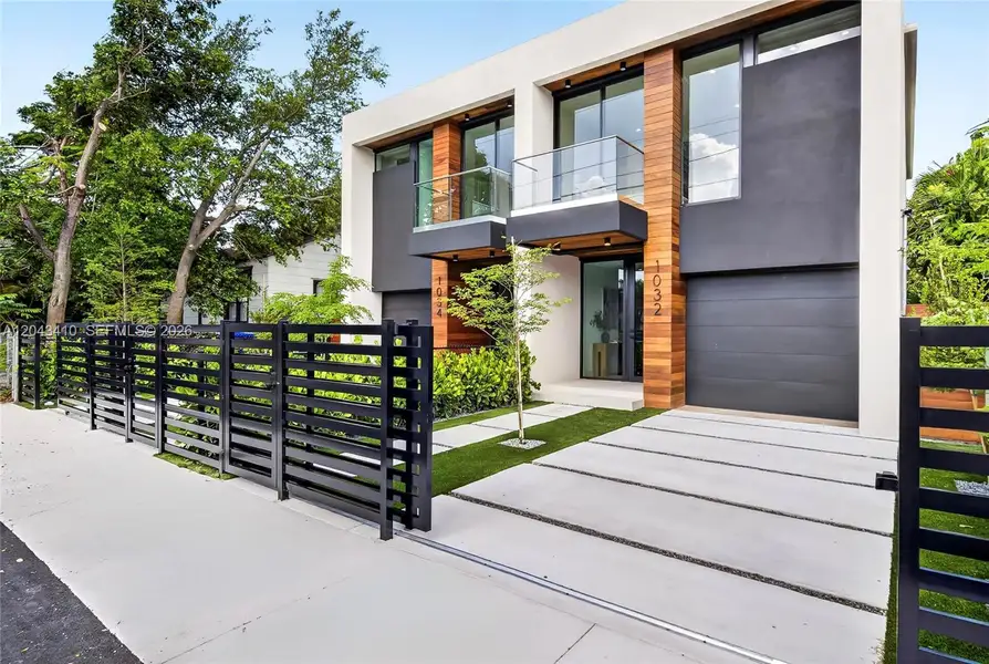Exterior details and patio area of a home in , Miami (Image 23).