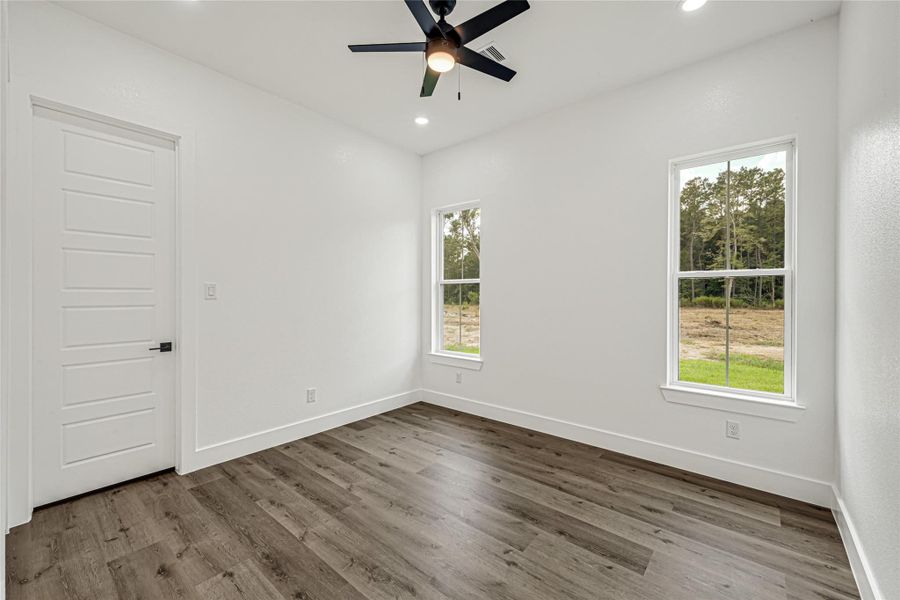 Spacious, unfurnished interior of a new home in , Conroe (Image 18).