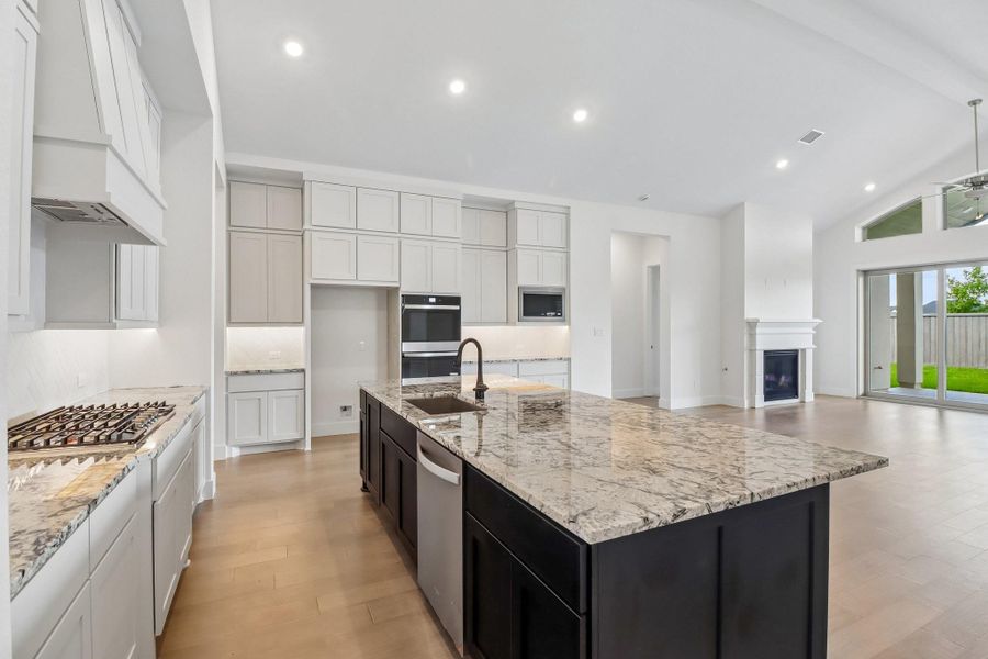 Furnished interior view inside a new home in The Grand Prairie 60', Hockley (Image 16).