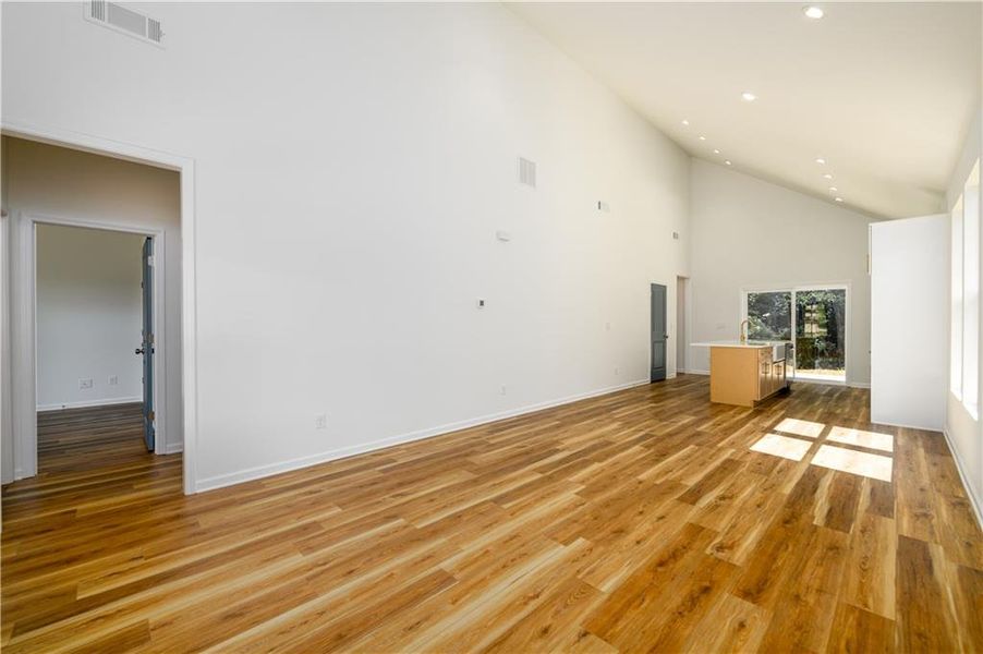 Spacious, unfurnished interior of a new home in , Atlanta (Image 31).