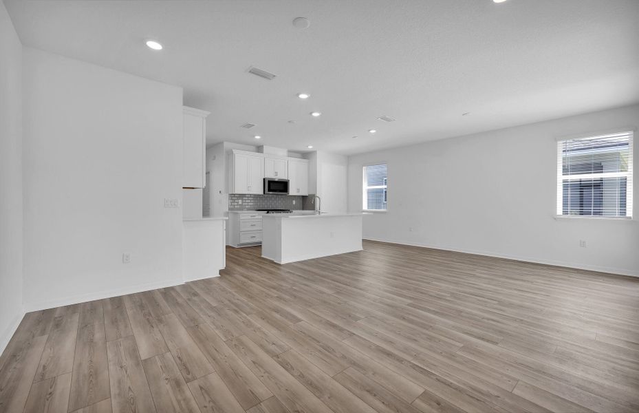 Representative unfurnished interior of a home built from the Drayton Select by Pulte Homes in Lakeview Estates, Palm Coast (Image 25).