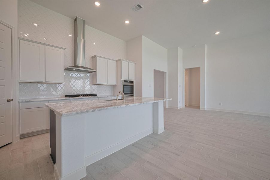 Furnished interior view inside a new home in Lago Mar, Texas City (Image 20).