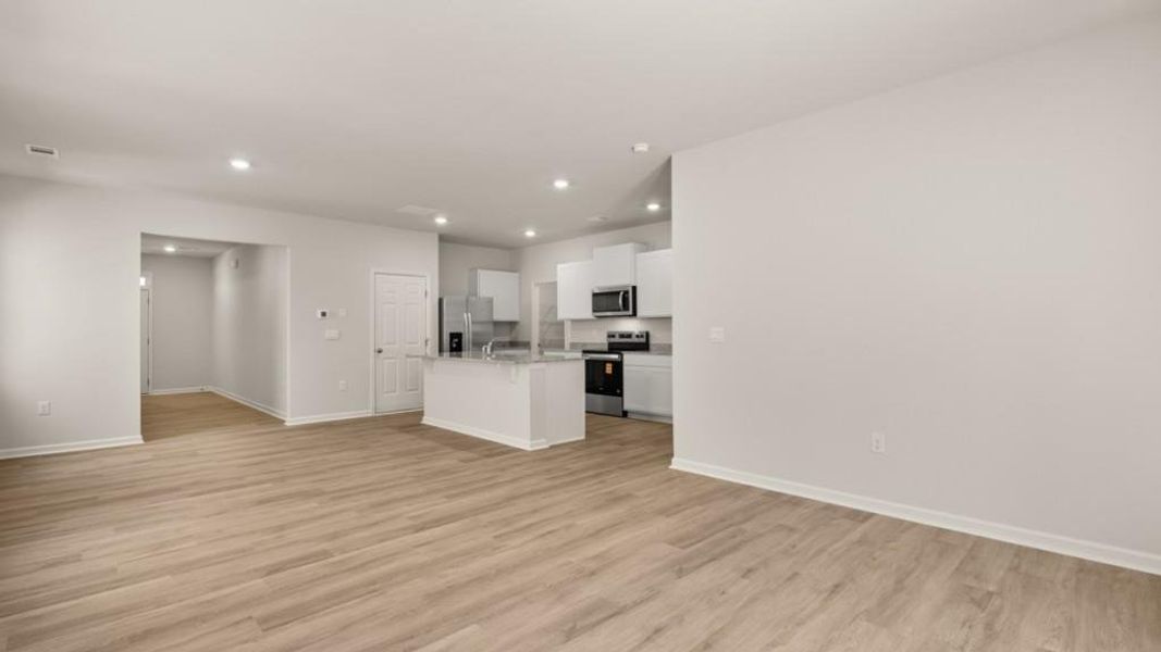 Spacious, unfurnished interior of a new home in Rolling Meadows, Jasper (Image 16).