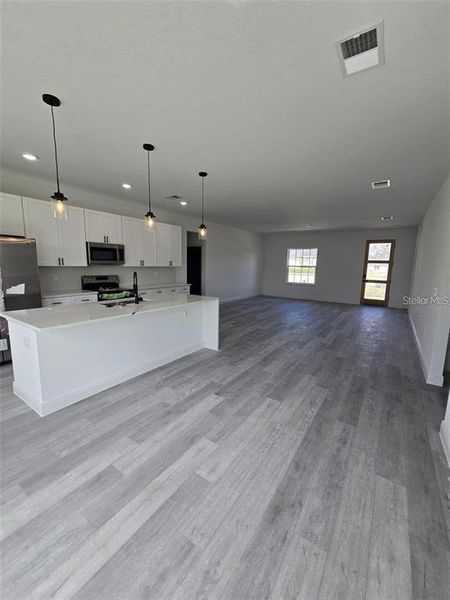 Spacious, unfurnished interior of a new home in , Ocala (Image 9).