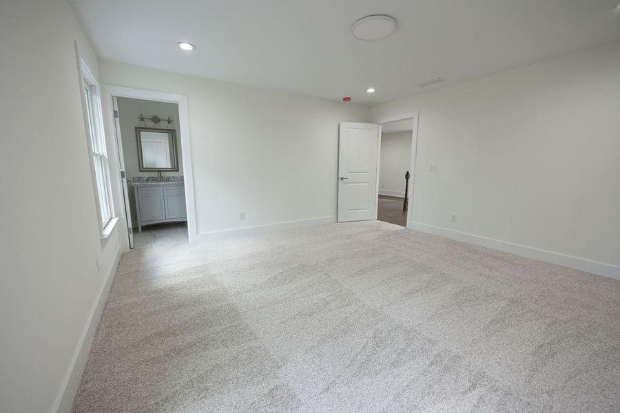 Spacious, unfurnished interior of a new home in , Atlanta (Image 27).