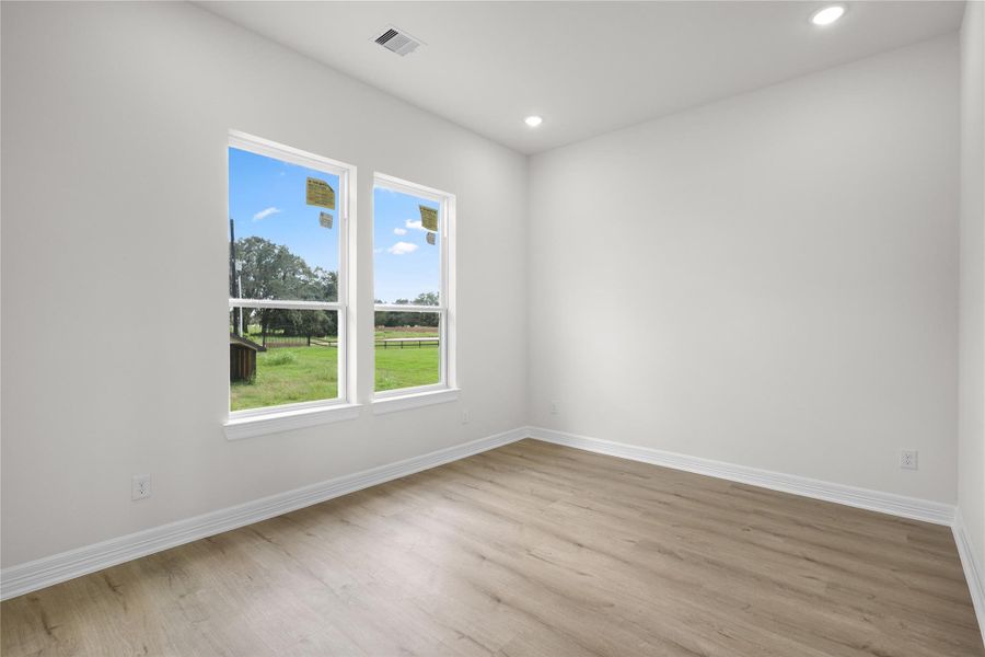 Spacious, unfurnished interior of a new home in , Angleton (Image 13).