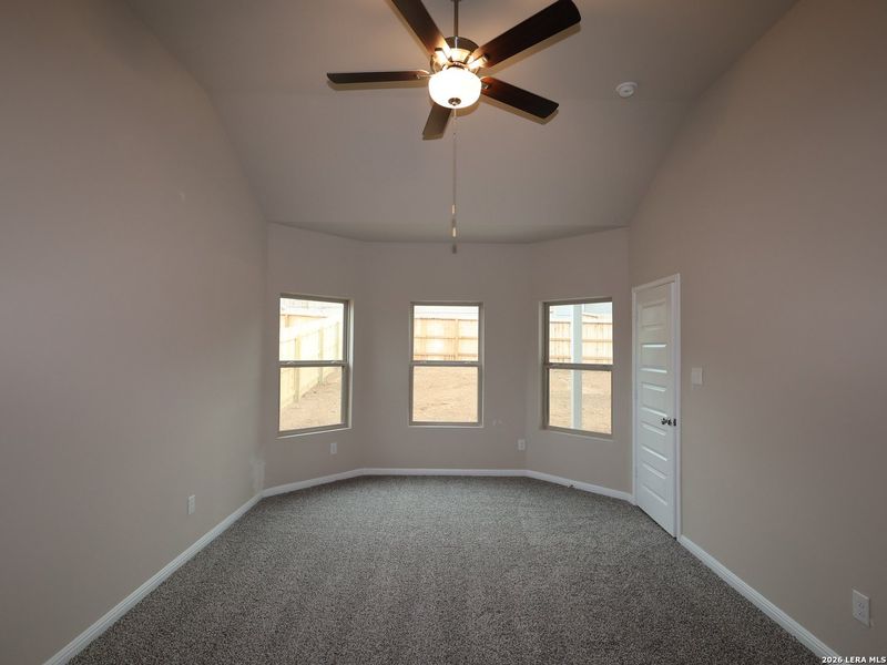 Spacious, unfurnished interior of a new home in Mesquite Ridge, San Antonio (Image 23).