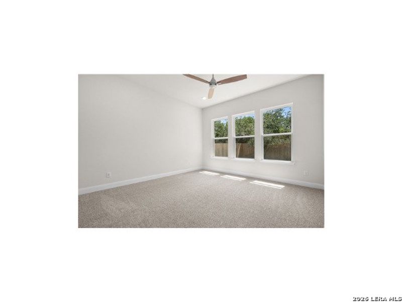 Spacious, unfurnished interior of a new home in Cibolo Crossing, Universal City (Image 8).