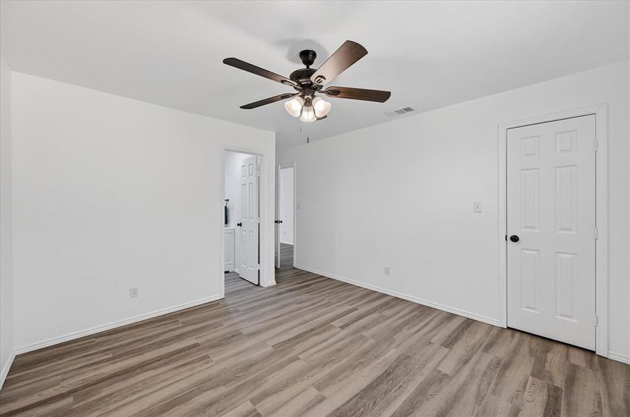 Spacious, unfurnished interior of a new home in , Kennedale (Image 20).