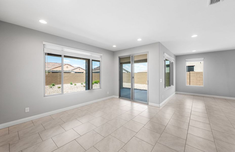 Spacious, unfurnished interior of a new home in Sun City Anthem at Merrill Ranch, Florence (Image 20).