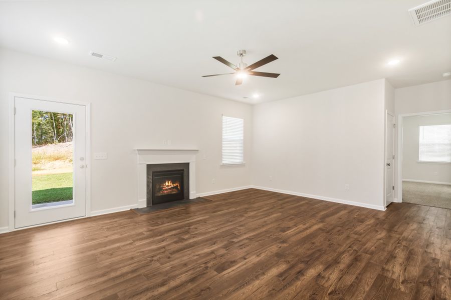Representative unfurnished interior of a home built from the Nile by Veranda Homes in Heritage Bay, Sumter (Image 37).