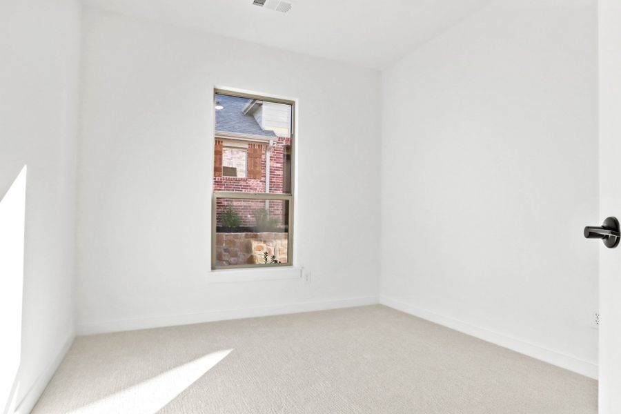 Spacious, unfurnished interior of a new home in Cottonwood Creek, Rowlett (Image 25).