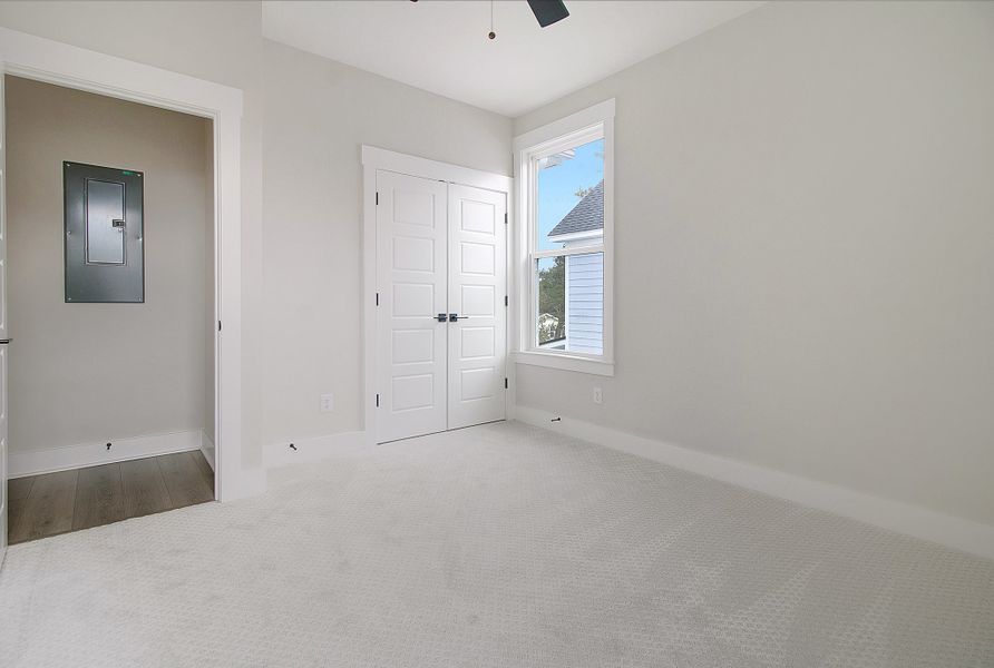 Spacious, unfurnished interior of a new home in Harbor Oaks Marina, Myrtle Beach (Image 6).