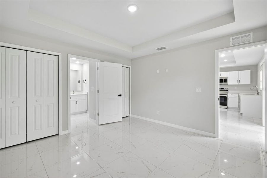 Spacious, unfurnished interior of a new home in , Lehigh Acres (Image 11).