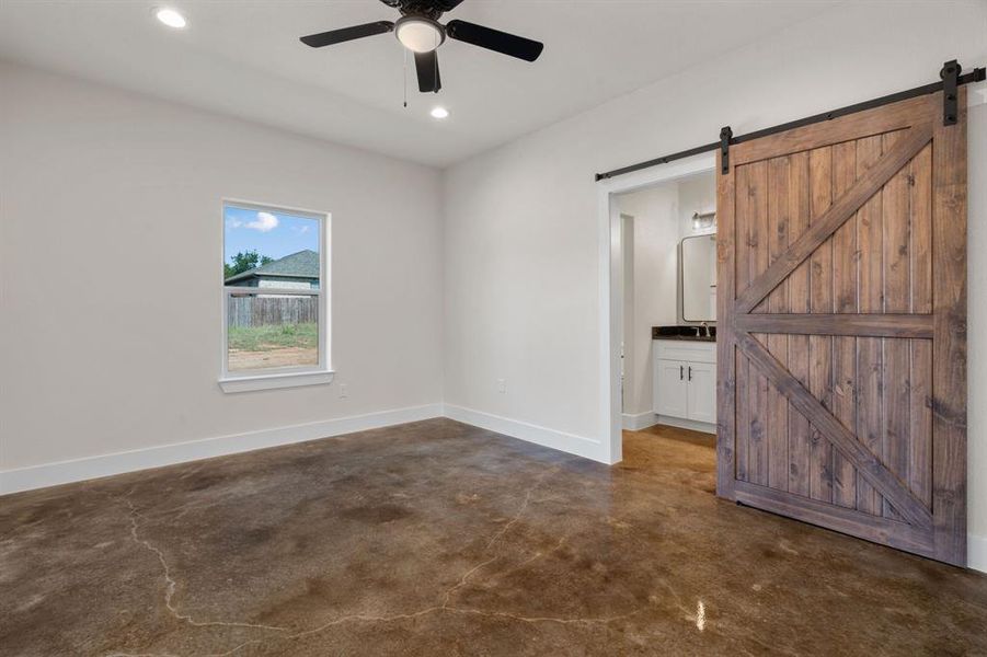 Spacious, unfurnished interior of a new home in , Hico (Image 24).