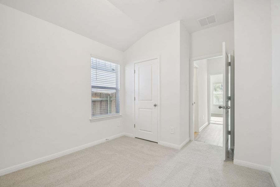 Spacious, unfurnished interior of a new home in , Conroe (Image 16).
