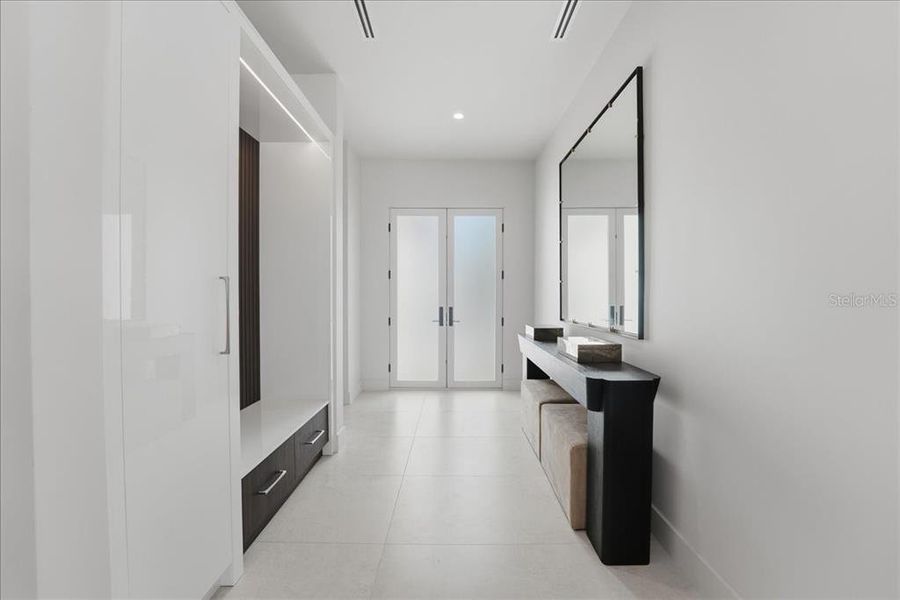 Furnished interior view inside a new home in , Orlando (Image 44).